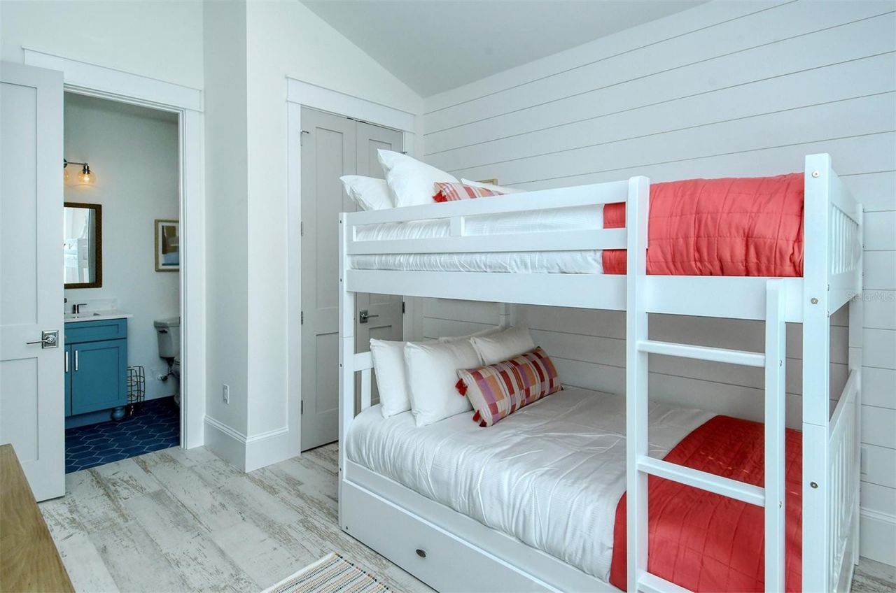 2406 Avenue C, Bradenton Beach, FL 34217 Photo