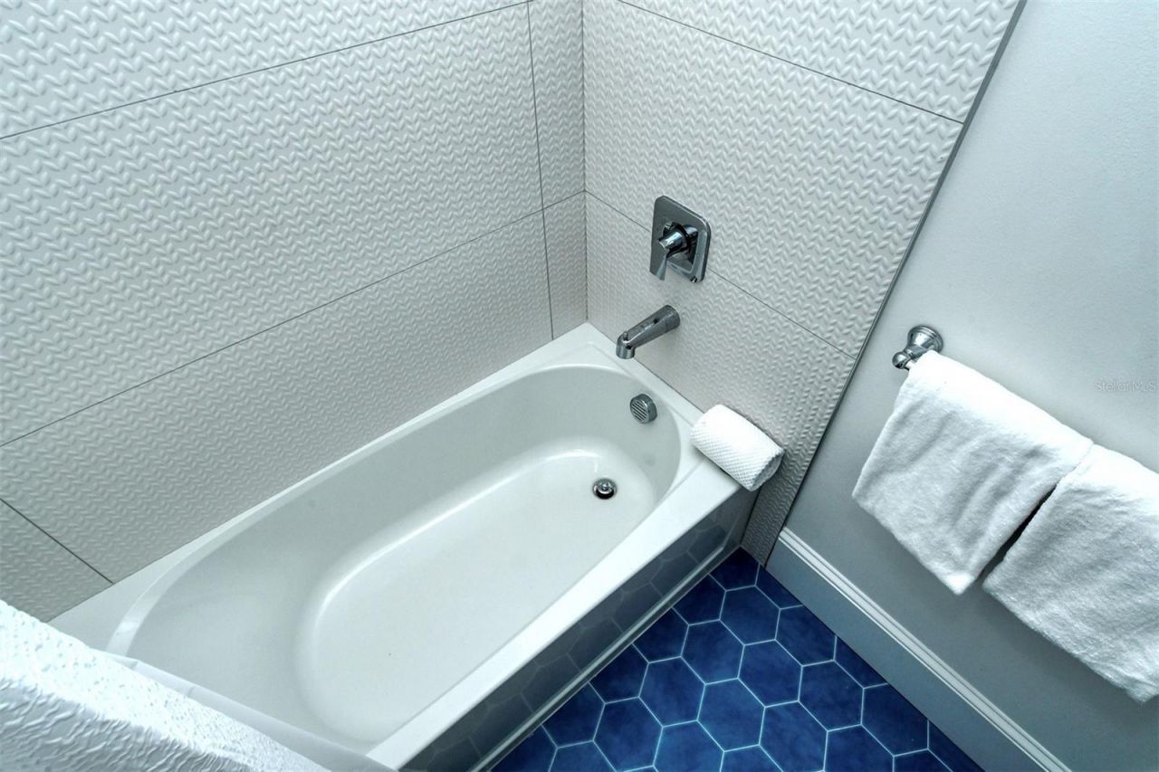 2406 Avenue C, Bradenton Beach, FL 34217 Photo