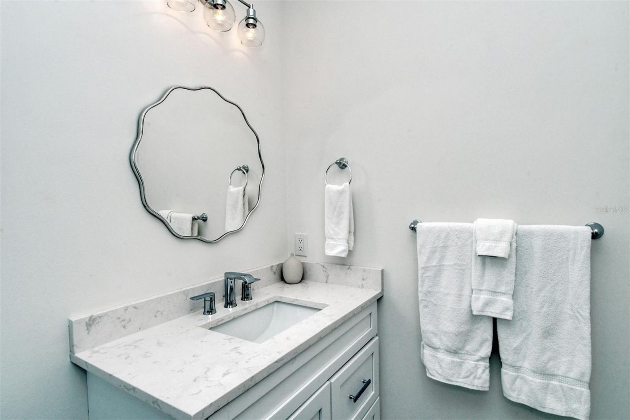 2406 Avenue C, Bradenton Beach, FL 34217 Photo