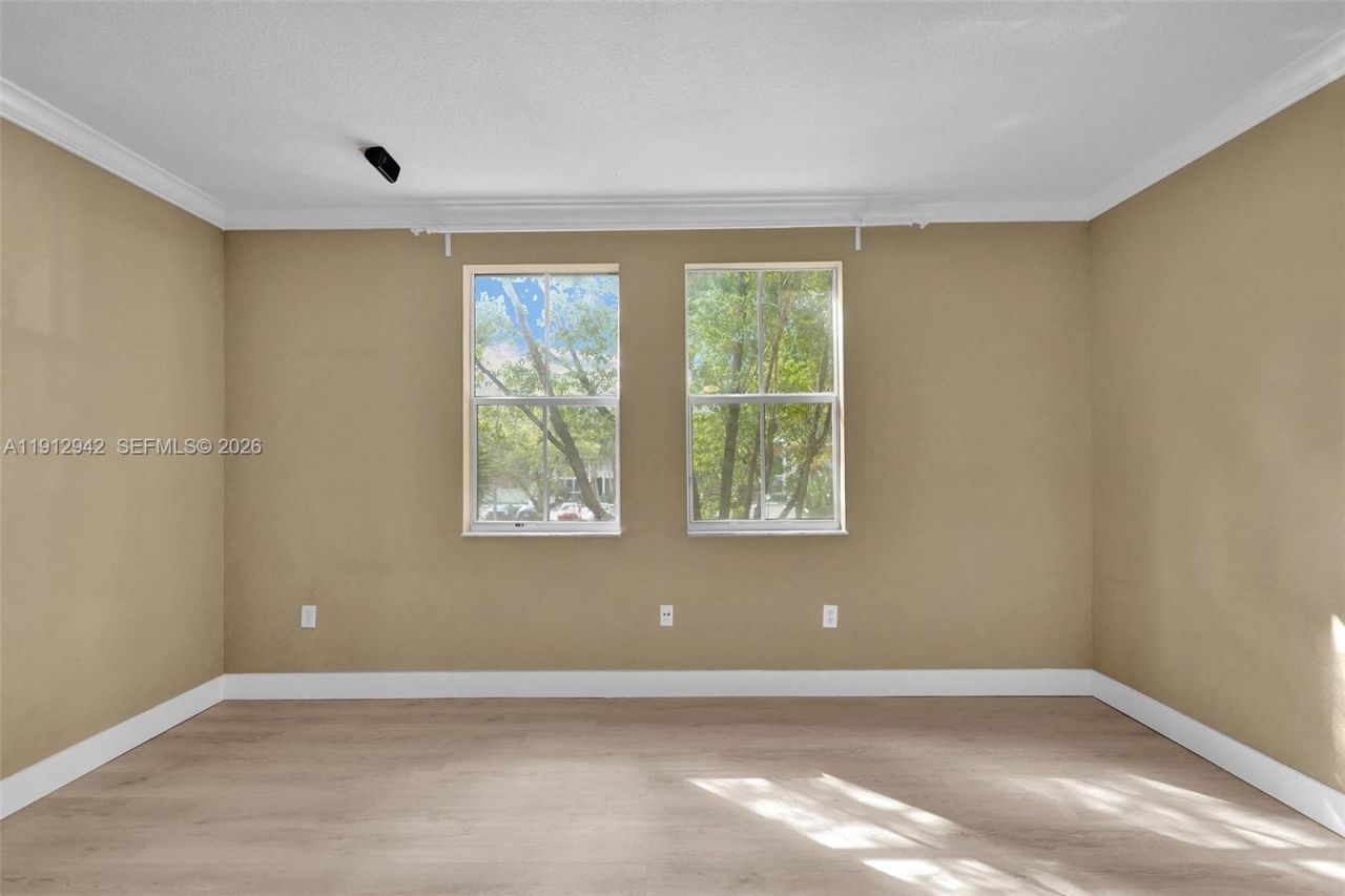 100 Jacaranda Country Club Dr, Unit 203, Plantation, FL 33324 Photo