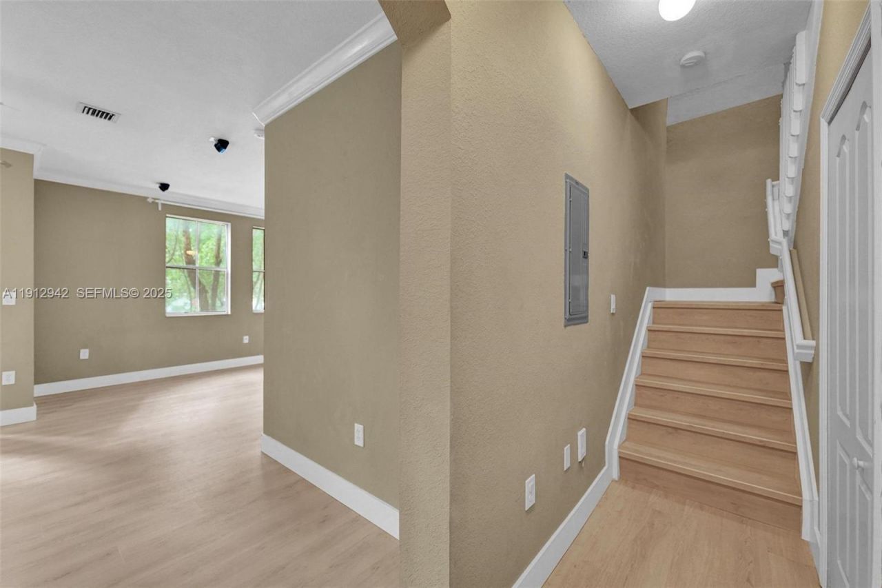 100 Jacaranda Country Club Dr, Unit 203, Plantation, FL 33324 Photo