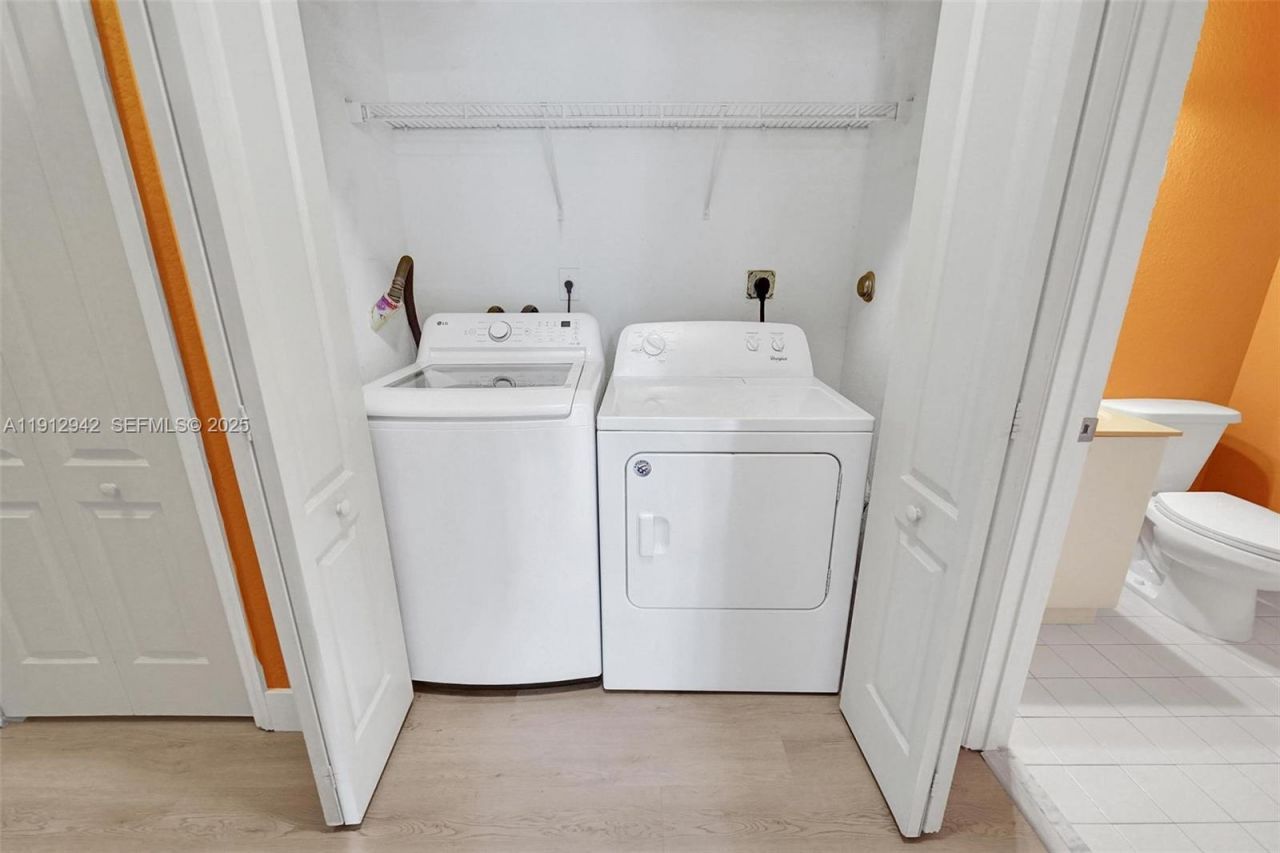 100 Jacaranda Country Club Dr, Unit 203, Plantation, FL 33324 Photo