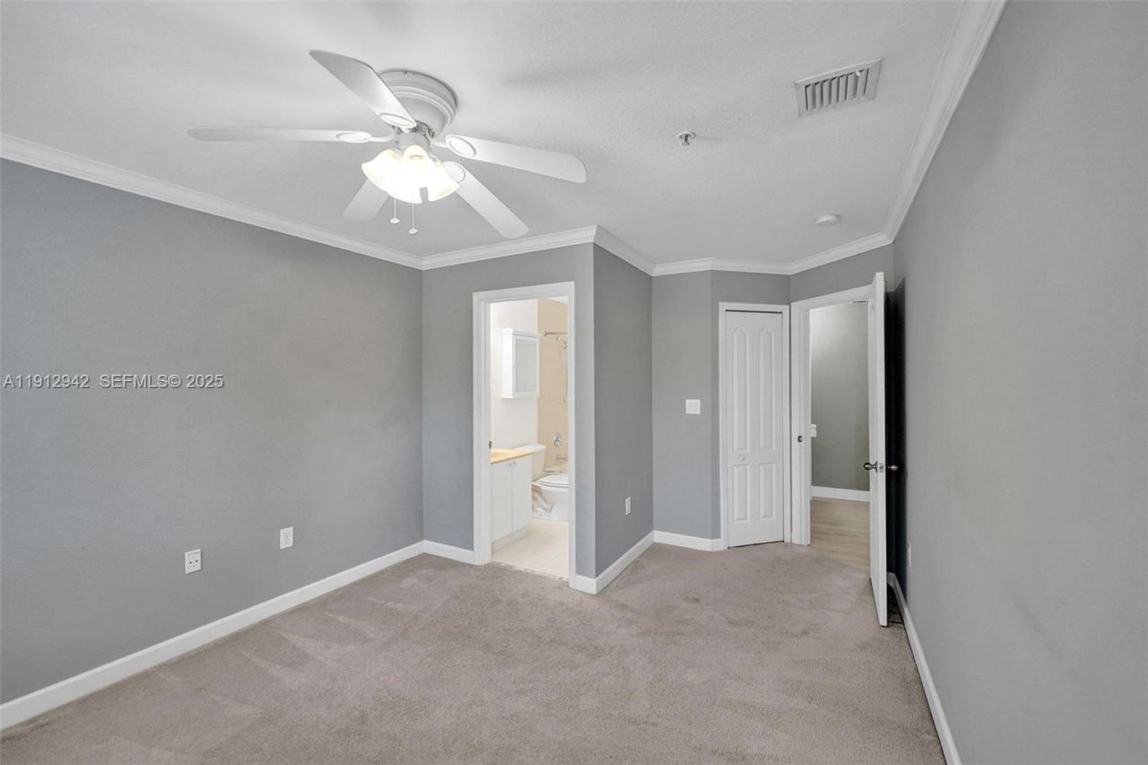 100 Jacaranda Country Club Dr, Unit 203, Plantation, FL 33324 Photo