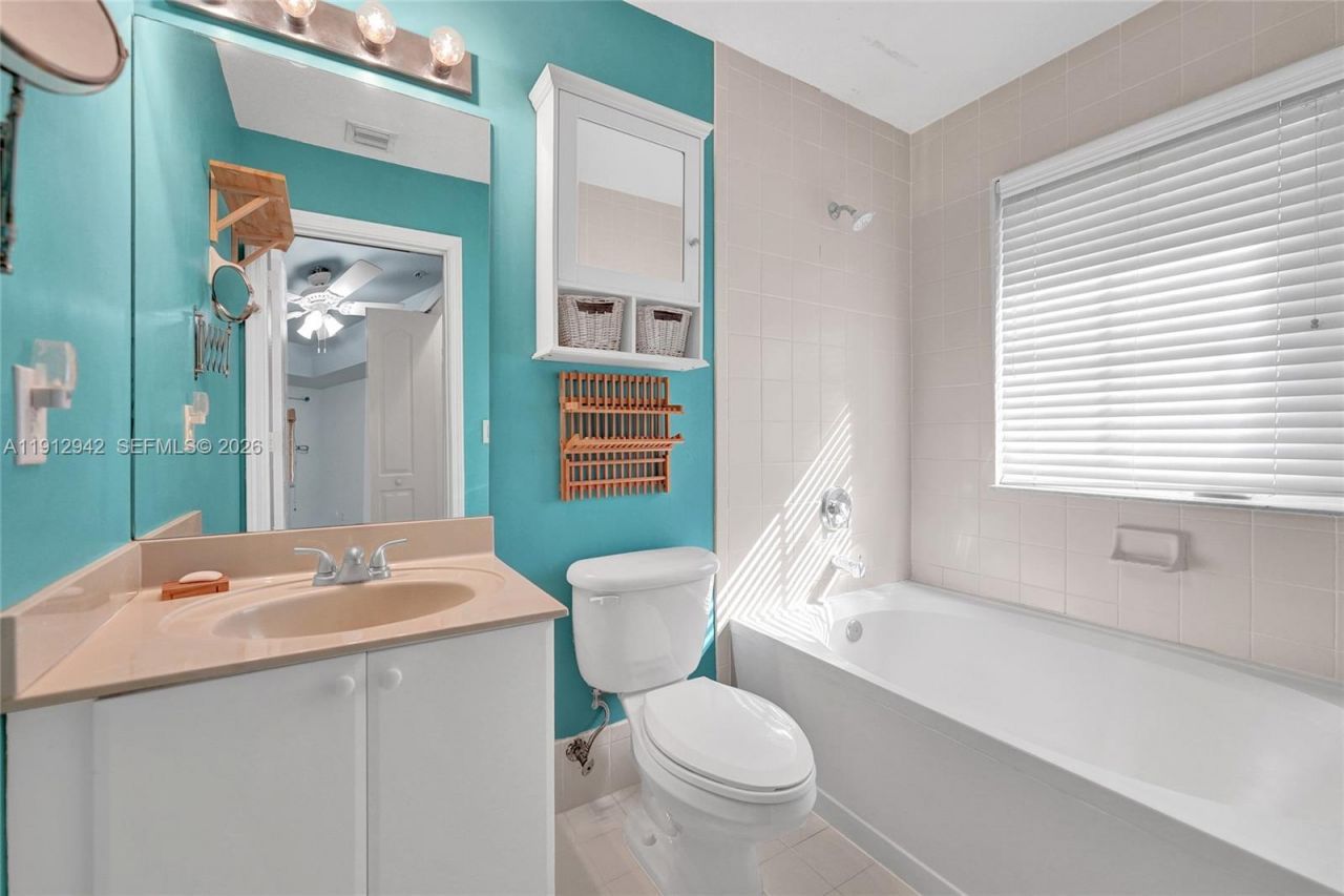 100 Jacaranda Country Club Dr, Unit 203, Plantation, FL 33324 Photo