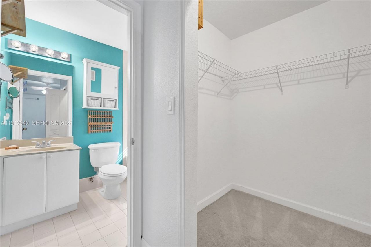 100 Jacaranda Country Club Dr, Unit 203, Plantation, FL 33324 Photo
