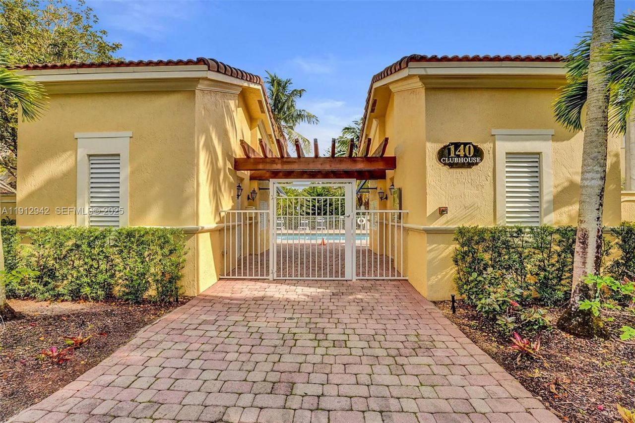 100 Jacaranda Country Club Dr, Unit 203, Plantation, FL 33324 Photo