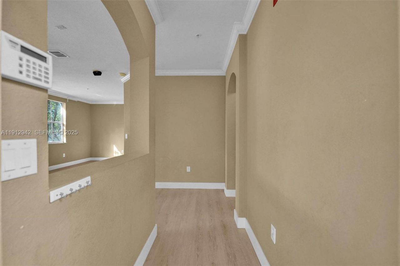 100 Jacaranda Country Club Dr, Unit 203, Plantation, FL 33324 Photo