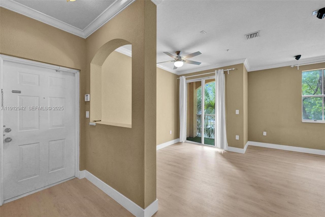 100 Jacaranda Country Club Dr, Unit 203, Plantation, FL 33324 Photo