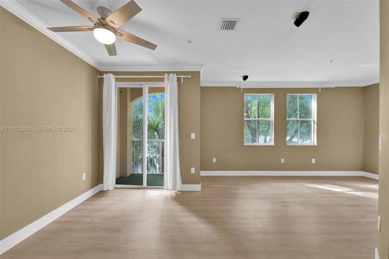 100 Jacaranda Country Club Dr, Unit 203, Plantation, FL 33324 Photo