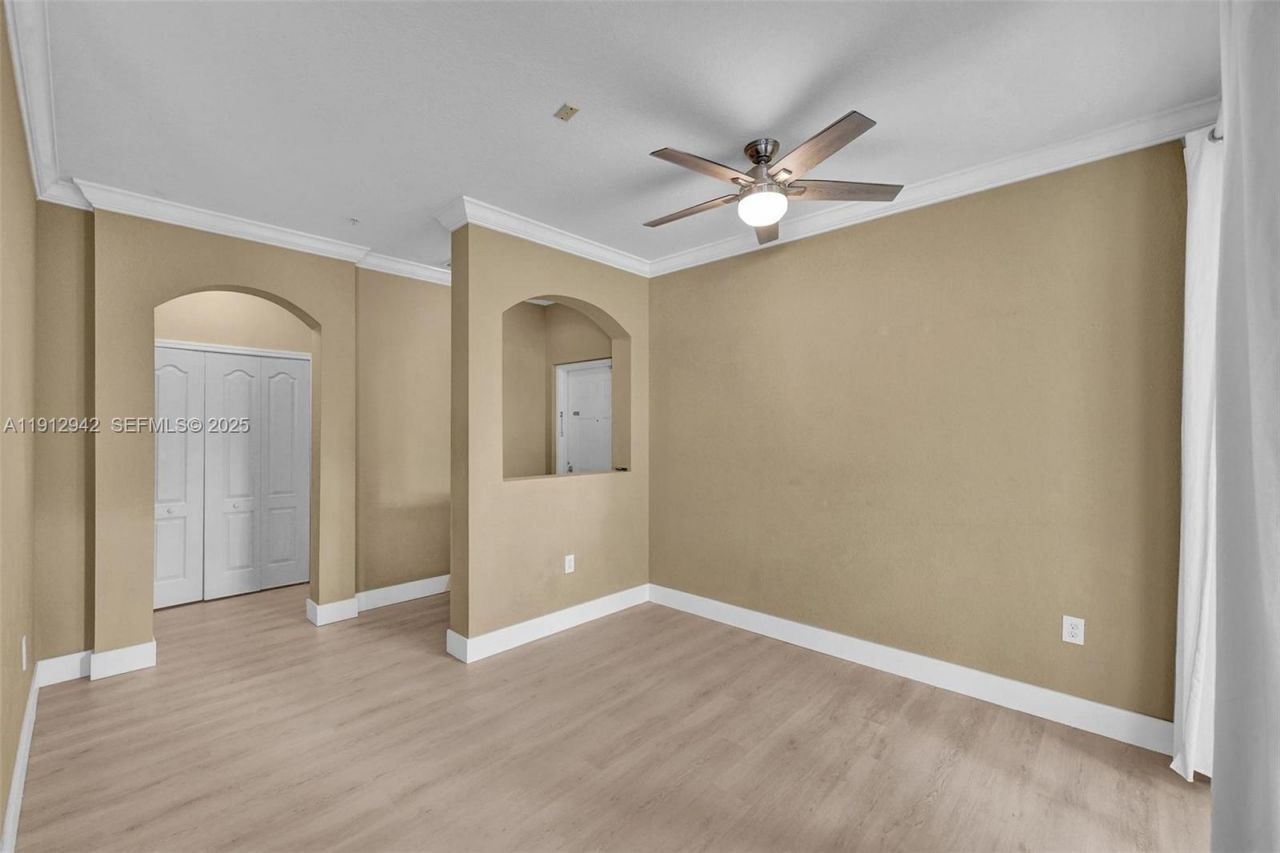 100 Jacaranda Country Club Dr, Unit 203, Plantation, FL 33324 Photo