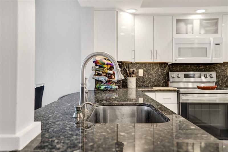 1150 Hillsboro Mile, Unit 1016, Hillsboro Beach, FL 33062 Photo