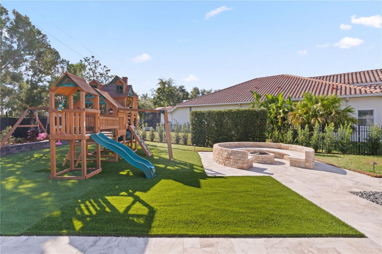 2550 Grand Lakeside Drive, Palm Harbor, FL 34684 Photo