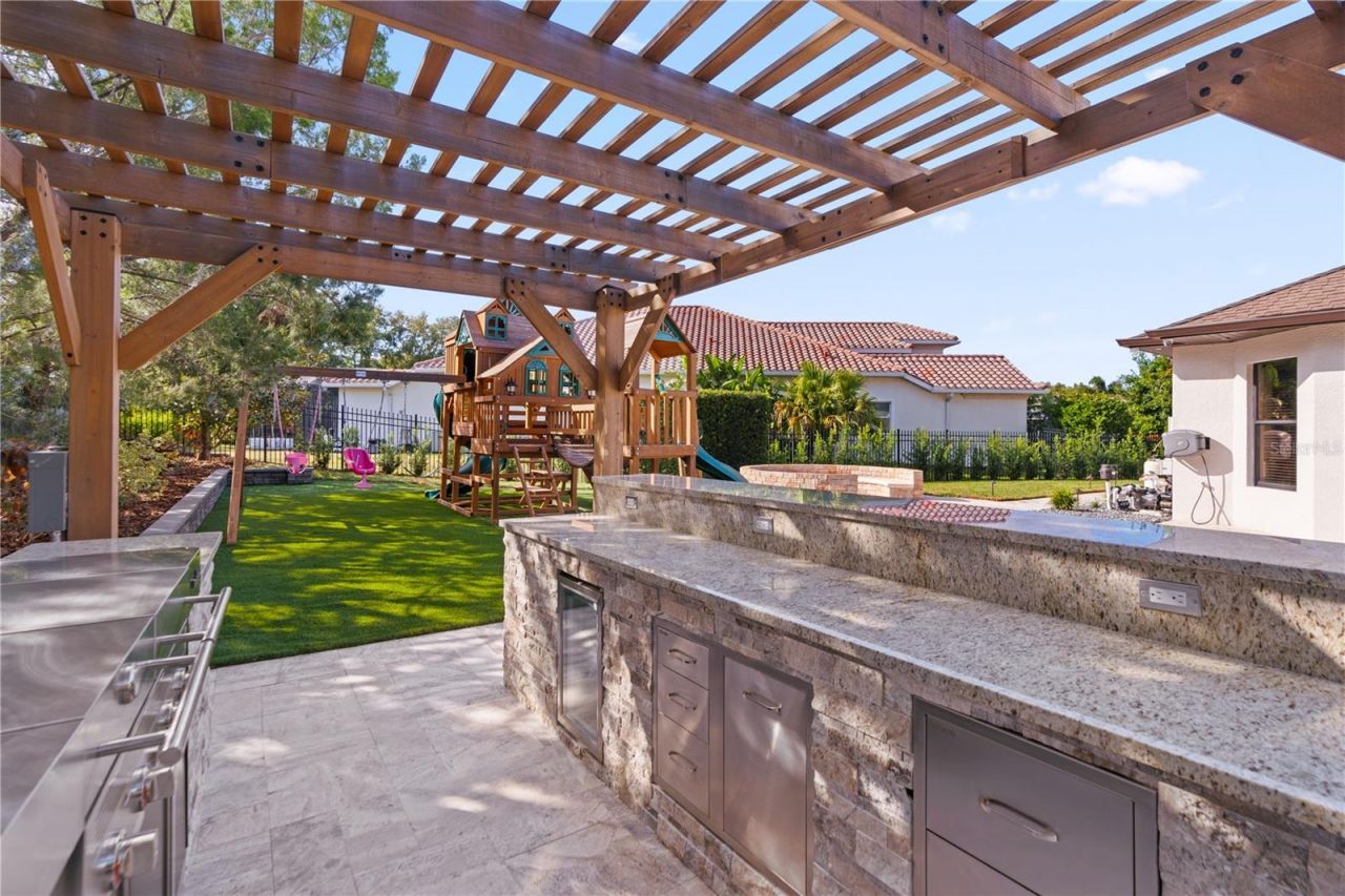 2550 Grand Lakeside Drive, Palm Harbor, FL 34684 Photo