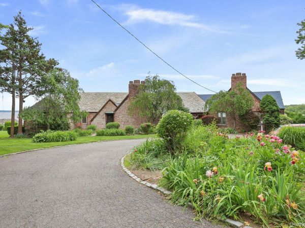 69 Cornwells Beach Road, Sands Point, NY 11050