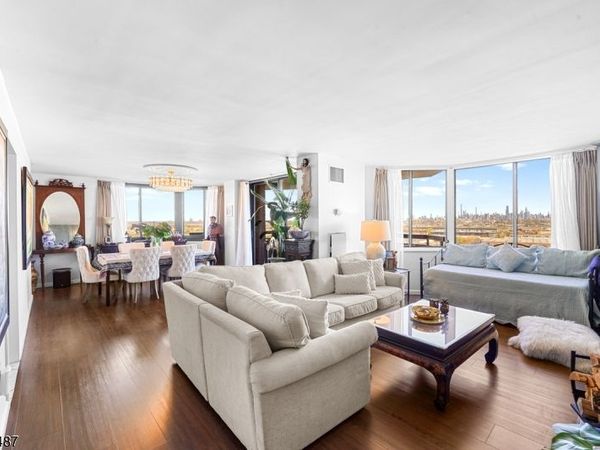 2005 Harmon Cove Tower, Secaucus, NJ 07094