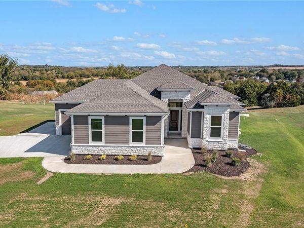 1221 DeSoto Road, Lansing, KS 66043