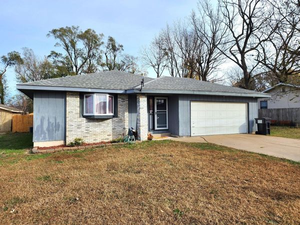 3215 W Calhoun Street, Springfield, MO 65802