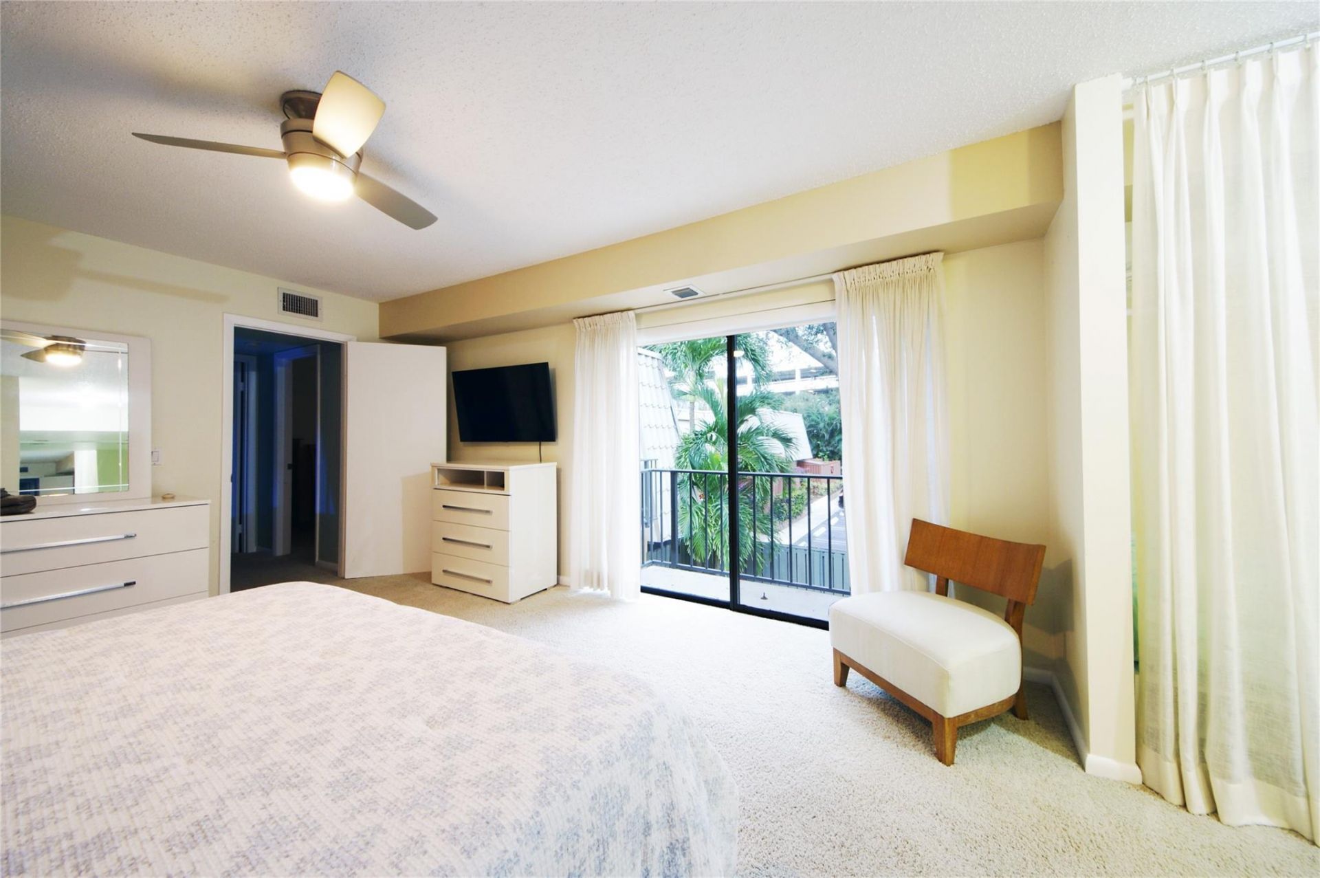 1700 Embassy Dr, Unit 504, West Palm Beach, FL 33401 Photo