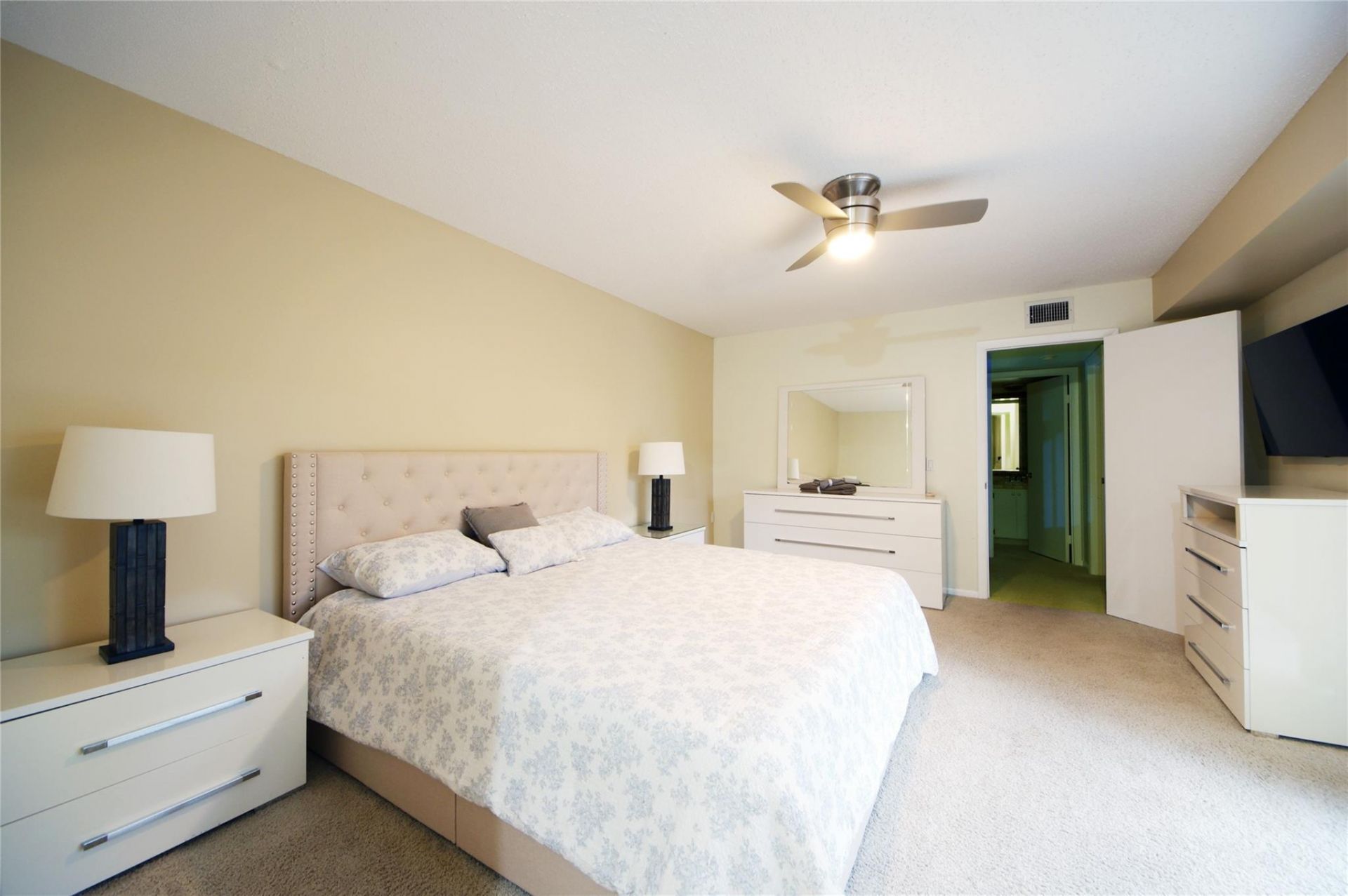 1700 Embassy Dr, Unit 504, West Palm Beach, FL 33401 Photo