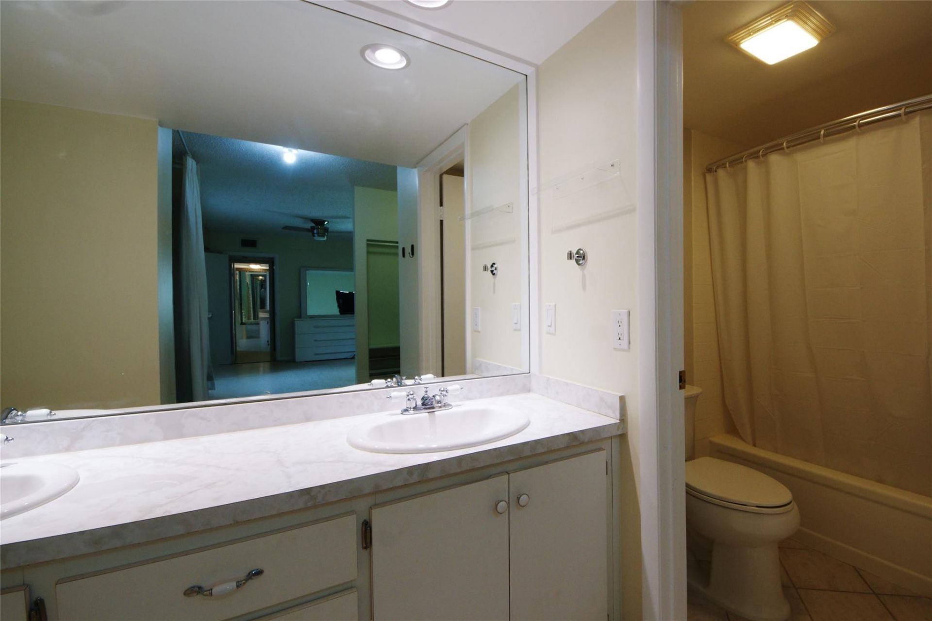 1700 Embassy Dr, Unit 504, West Palm Beach, FL 33401 Photo