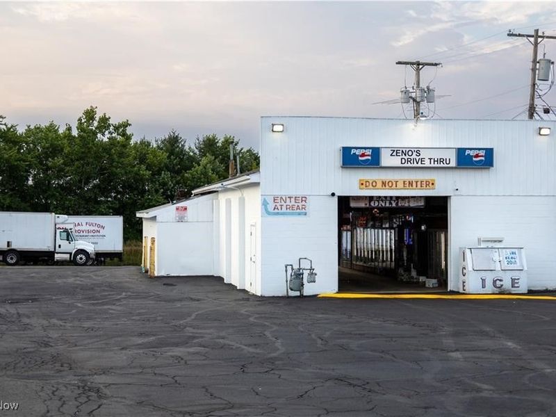 2004-2006 Locust Street S, Canal Fulton, OH 44614 Photo 3