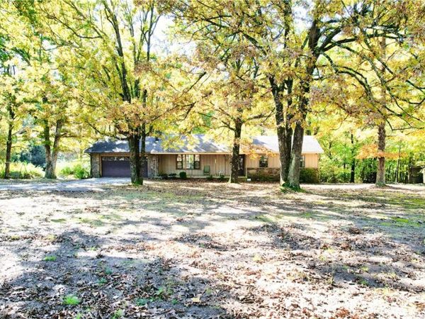 5943 Wheeler Road, Fayetteville, AR 72704