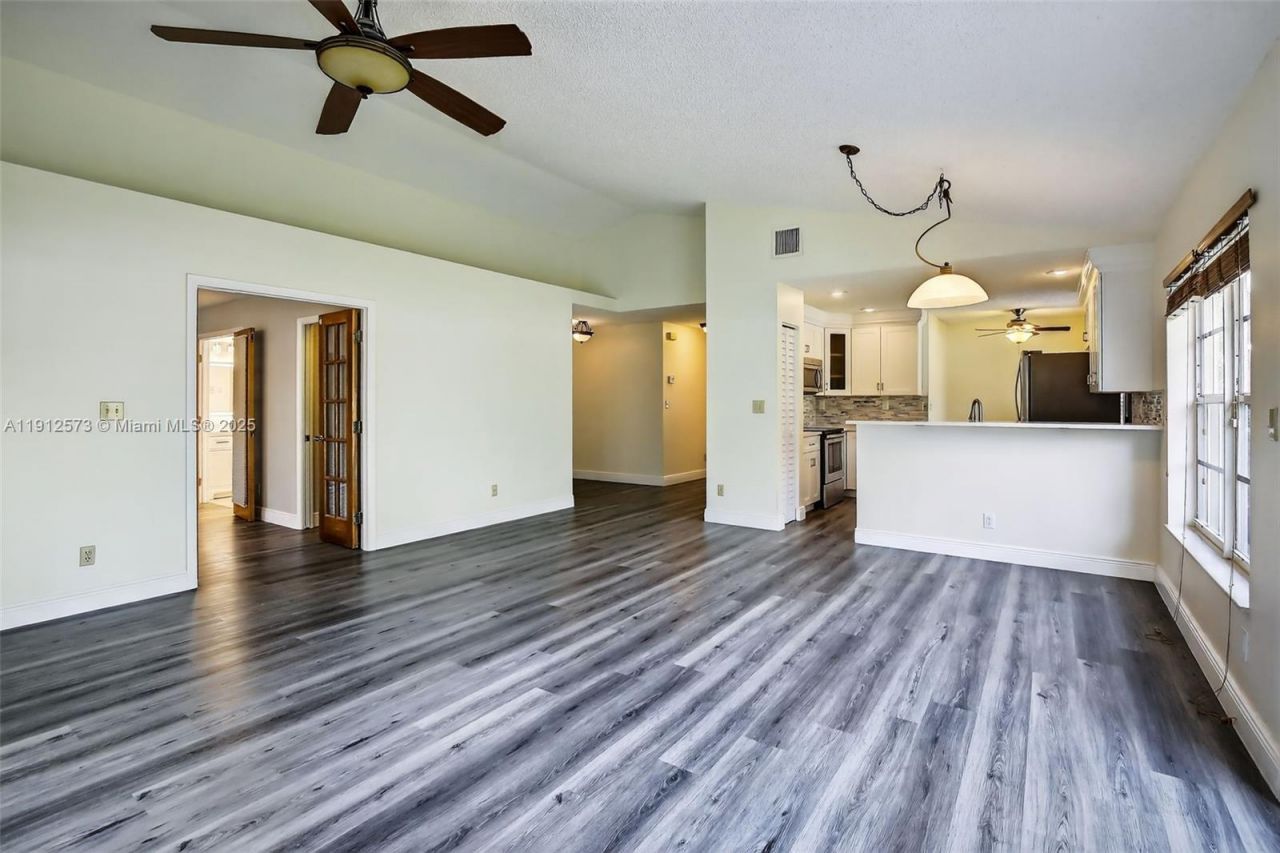 8800 Lake Park Cir N, Davie, FL 33328 Photo