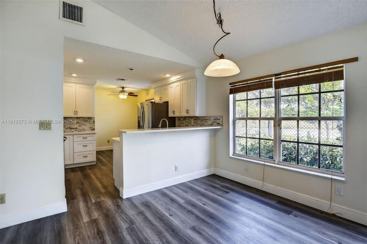 8800 Lake Park Cir N, Davie, FL 33328 Photo