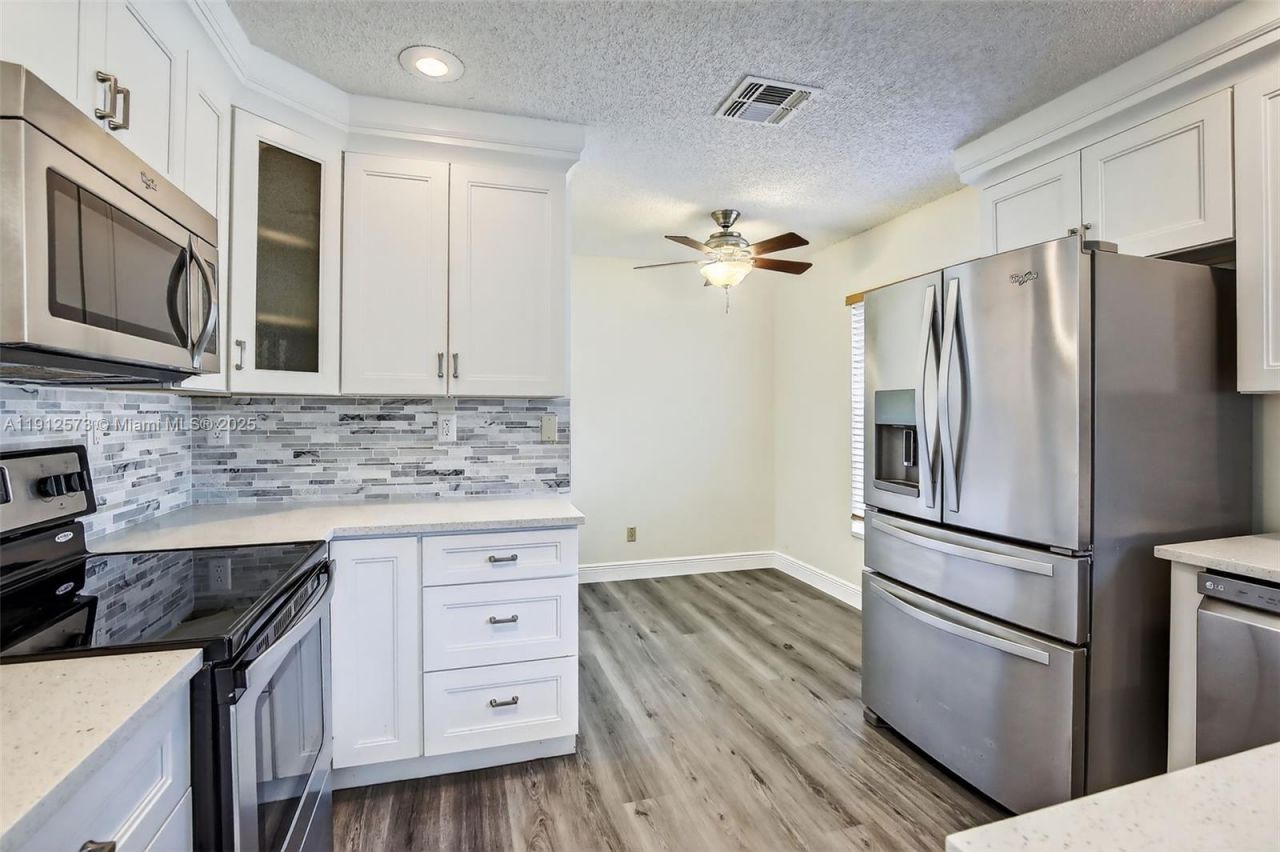 8800 Lake Park Cir N, Davie, FL 33328 Photo