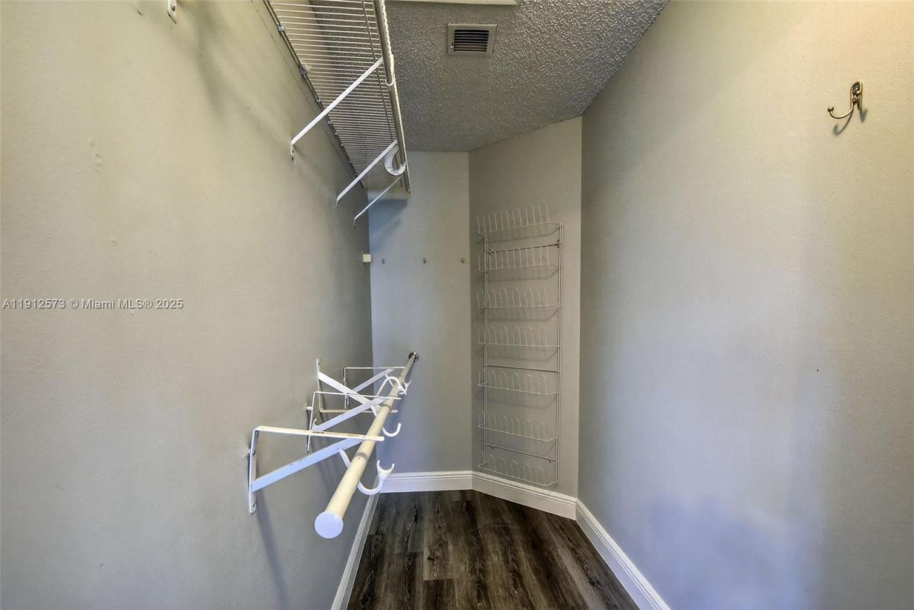 8800 Lake Park Cir N, Davie, FL 33328 Photo