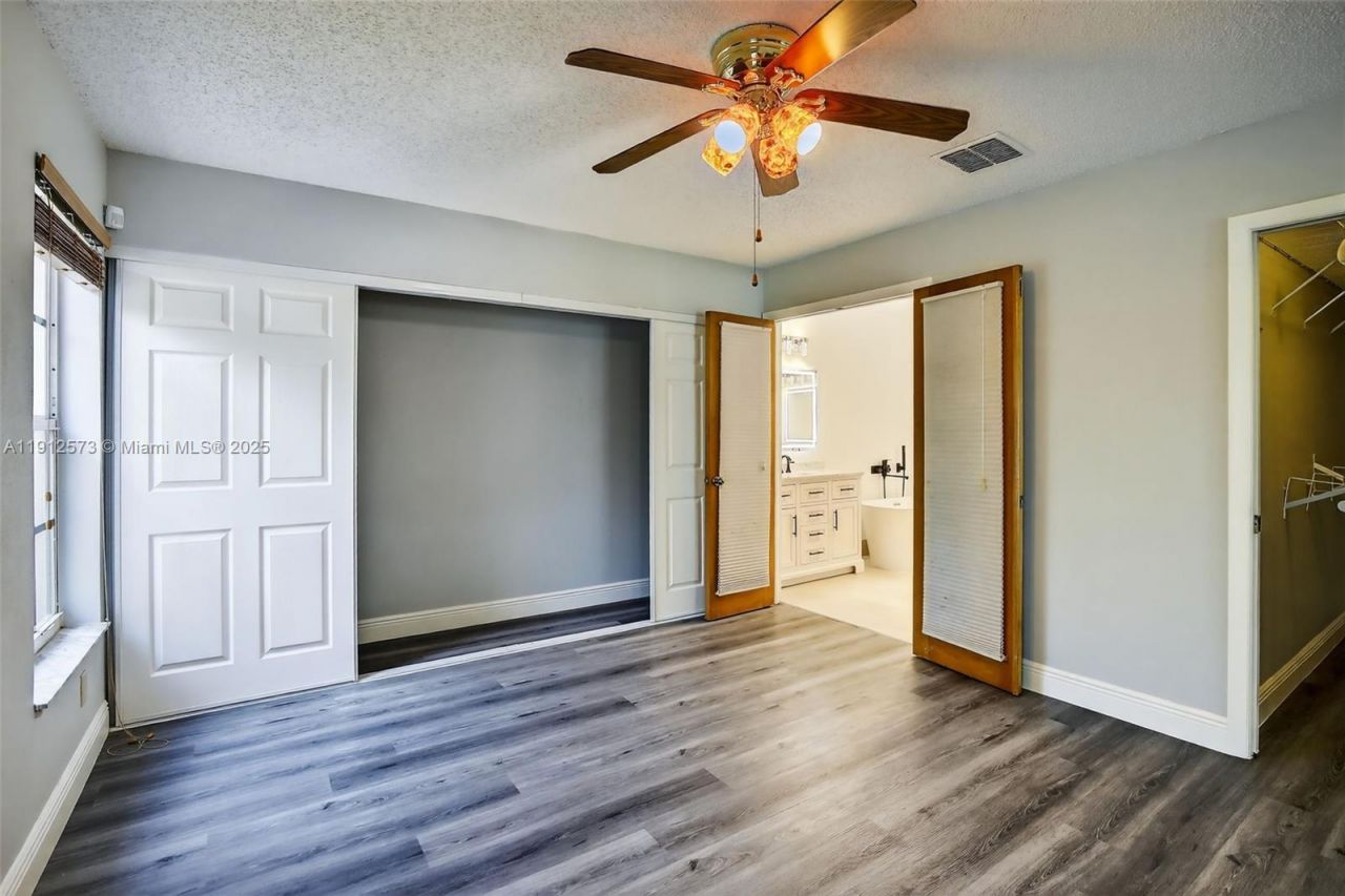 8800 Lake Park Cir N, Davie, FL 33328 Photo