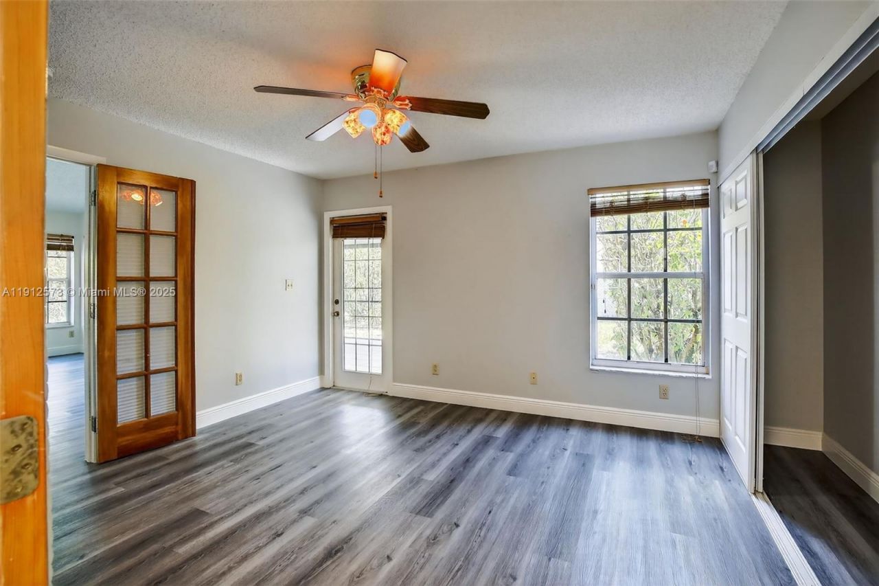 8800 Lake Park Cir N, Davie, FL 33328 Photo