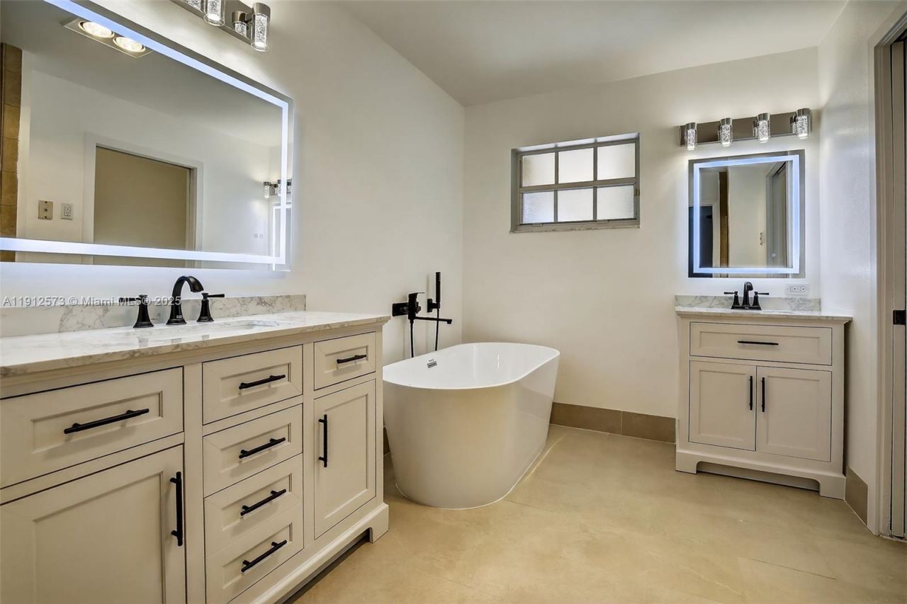 8800 Lake Park Cir N, Davie, FL 33328 Photo