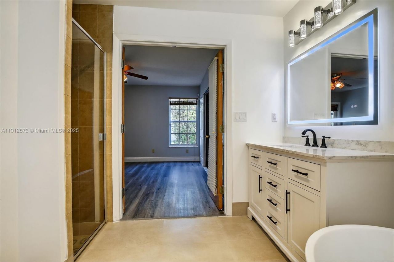 8800 Lake Park Cir N, Davie, FL 33328 Photo