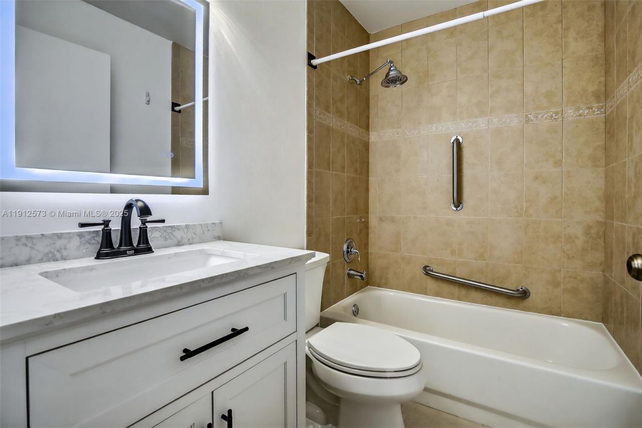 8800 Lake Park Cir N, Davie, FL 33328 Photo