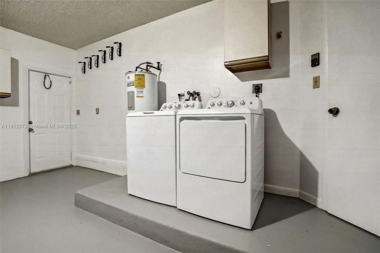 8800 Lake Park Cir N, Davie, FL 33328 Photo