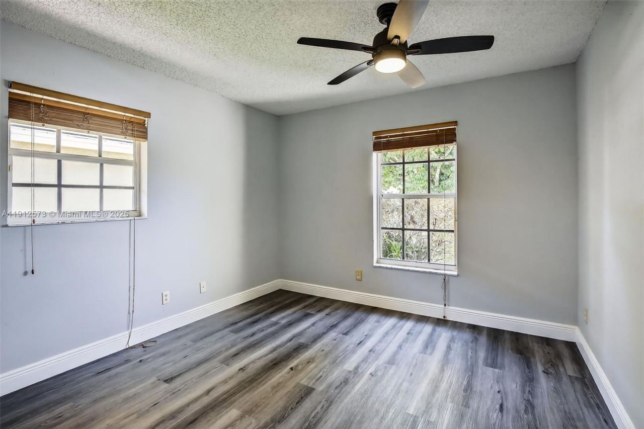 8800 Lake Park Cir N, Davie, FL 33328 Photo