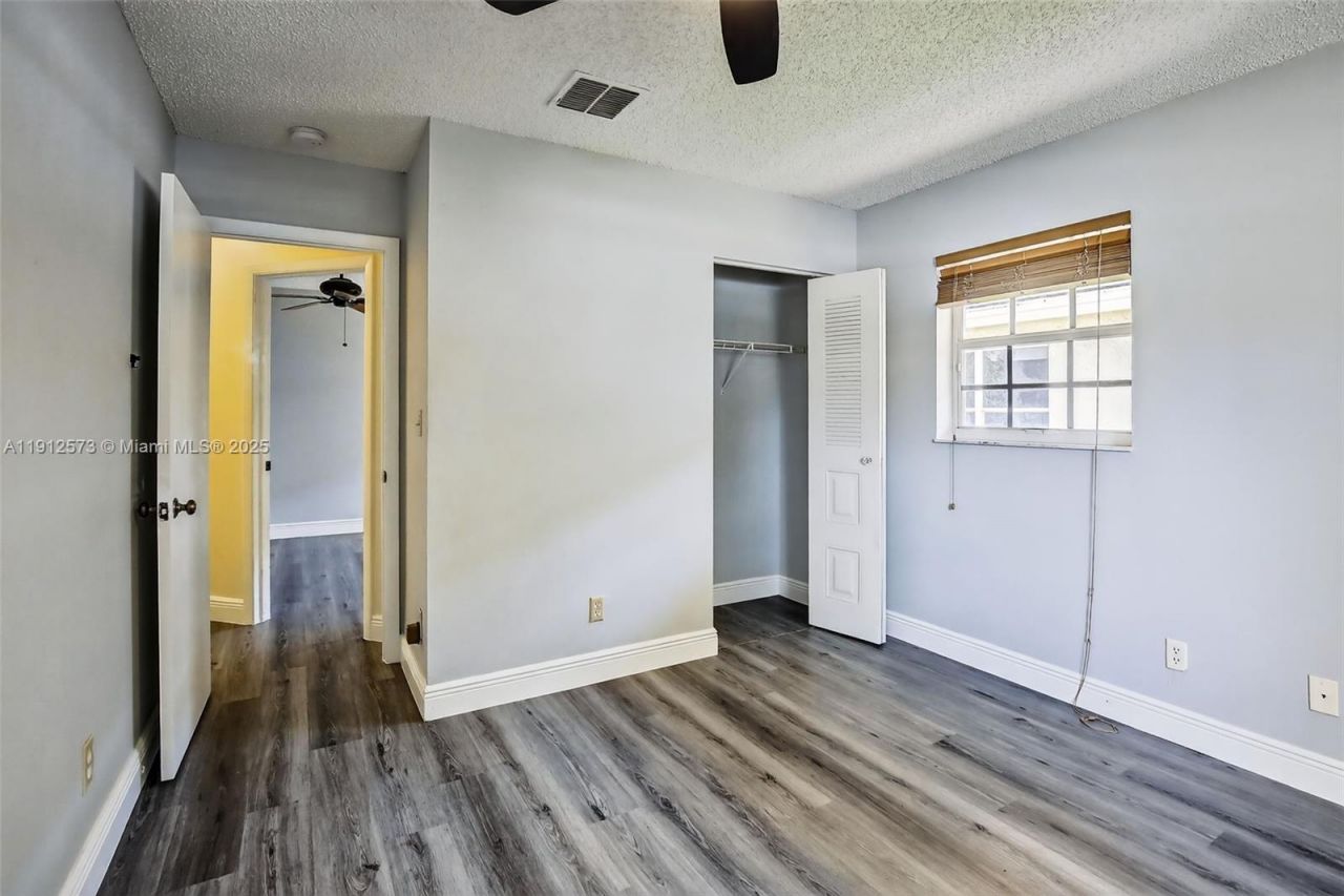 8800 Lake Park Cir N, Davie, FL 33328 Photo