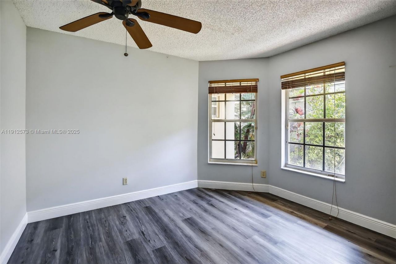 8800 Lake Park Cir N, Davie, FL 33328 Photo