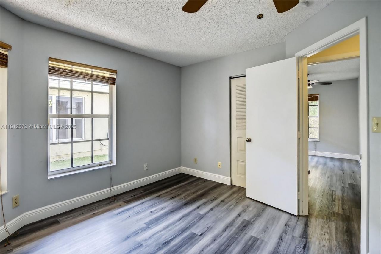 8800 Lake Park Cir N, Davie, FL 33328 Photo