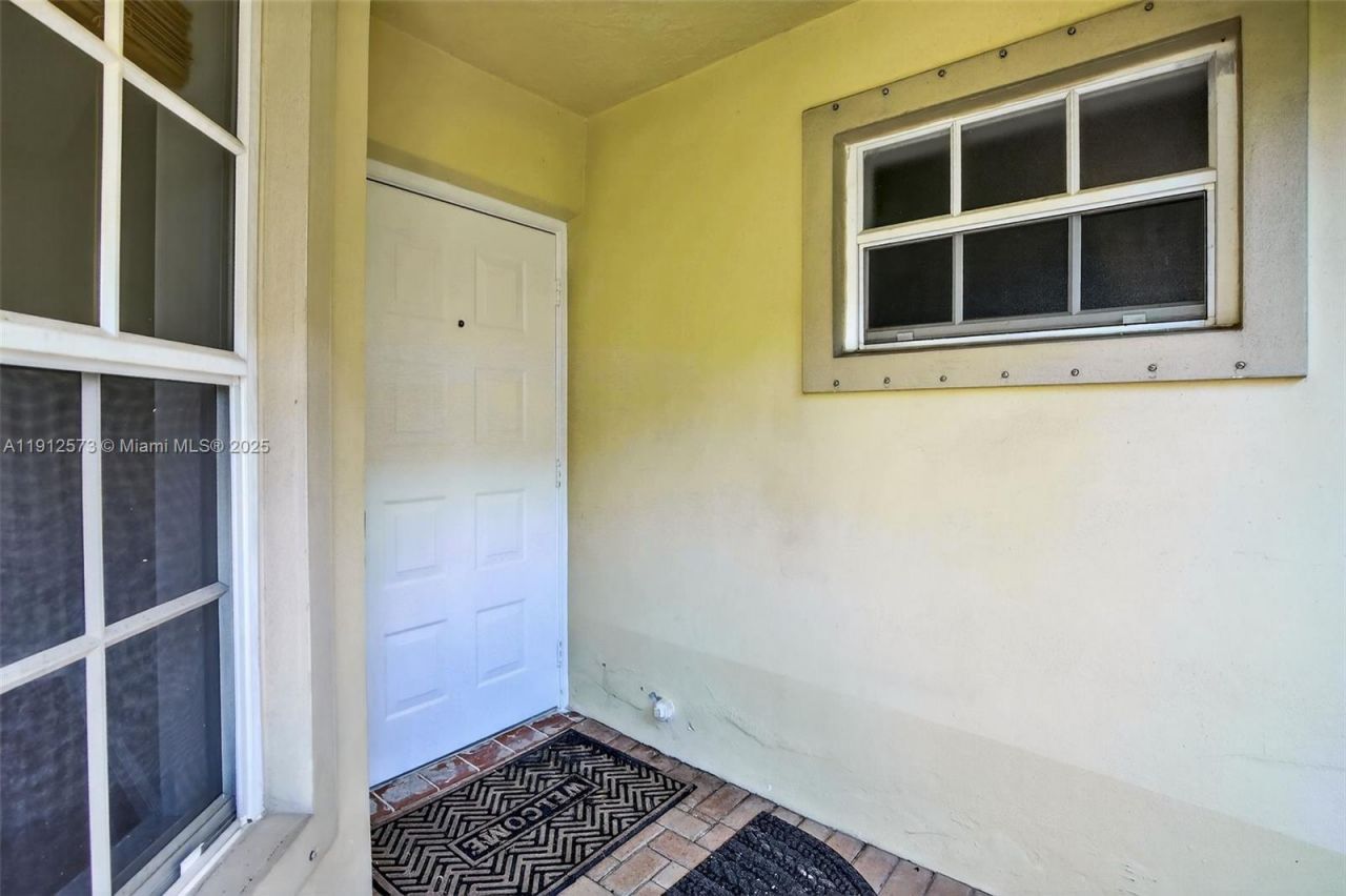 8800 Lake Park Cir N, Davie, FL 33328 Photo