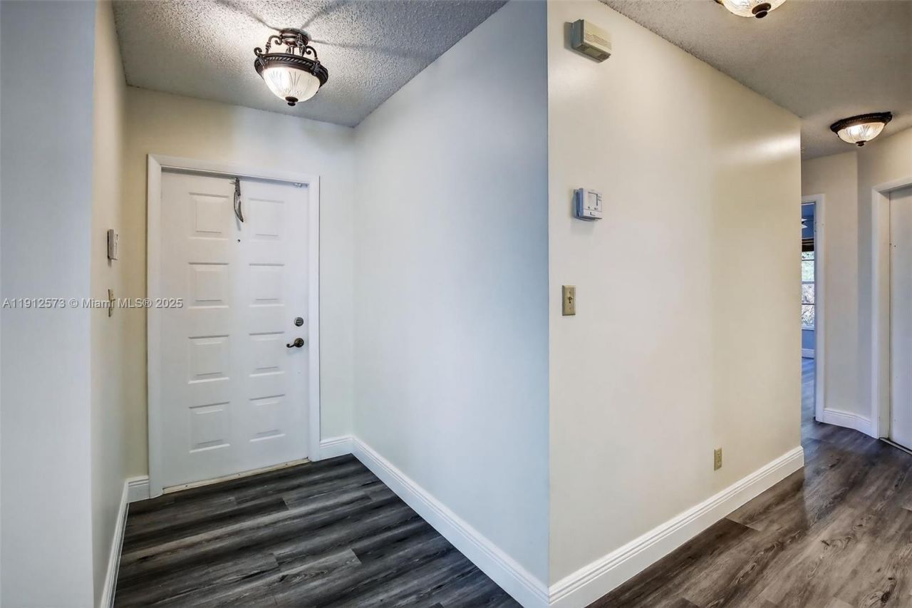 8800 Lake Park Cir N, Davie, FL 33328 Photo