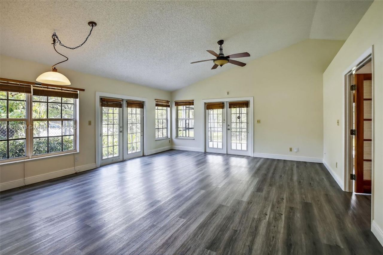 8800 Lake Park Cir N, Davie, FL 33328 Photo