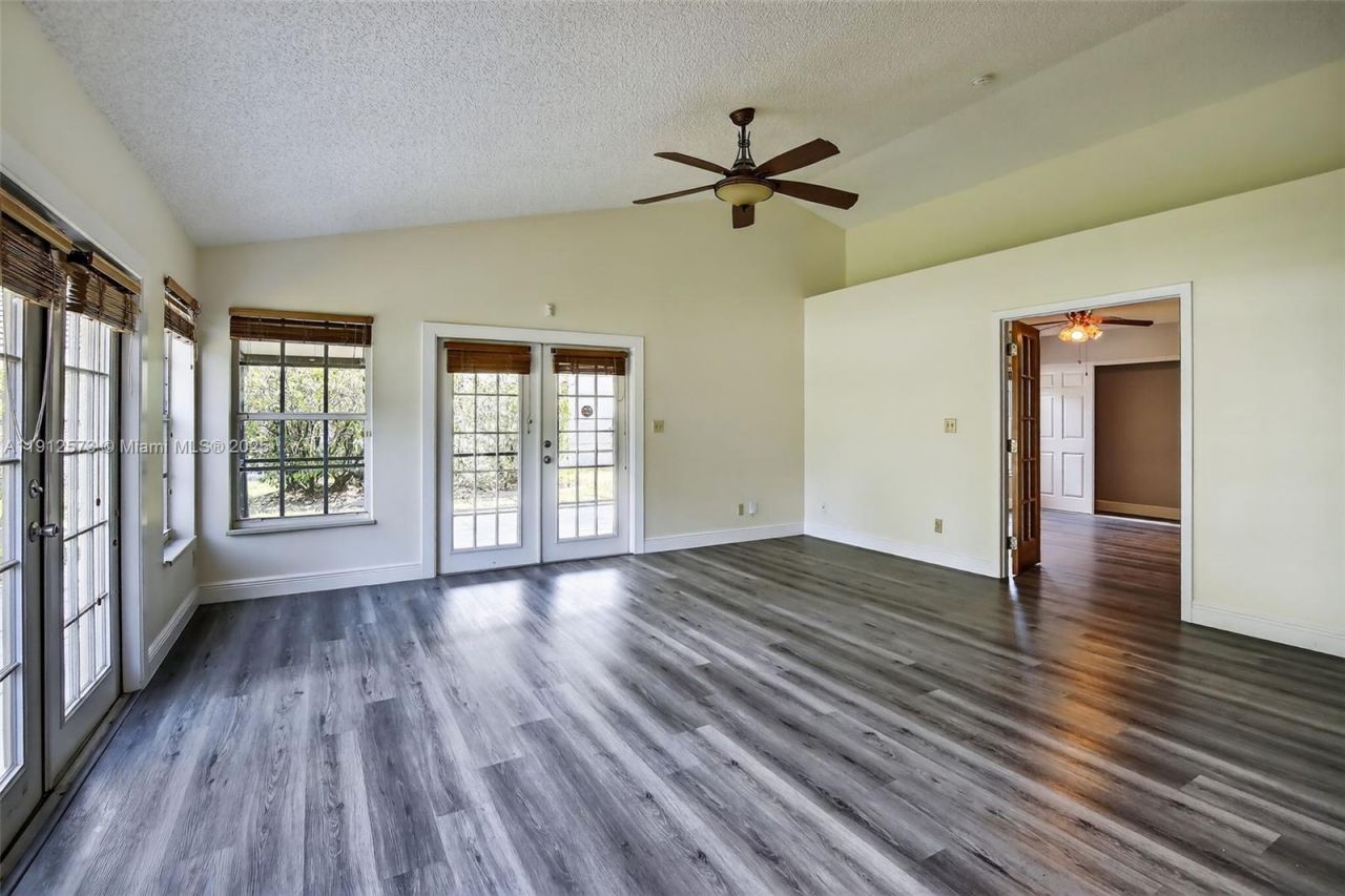 8800 Lake Park Cir N, Davie, FL 33328 Photo