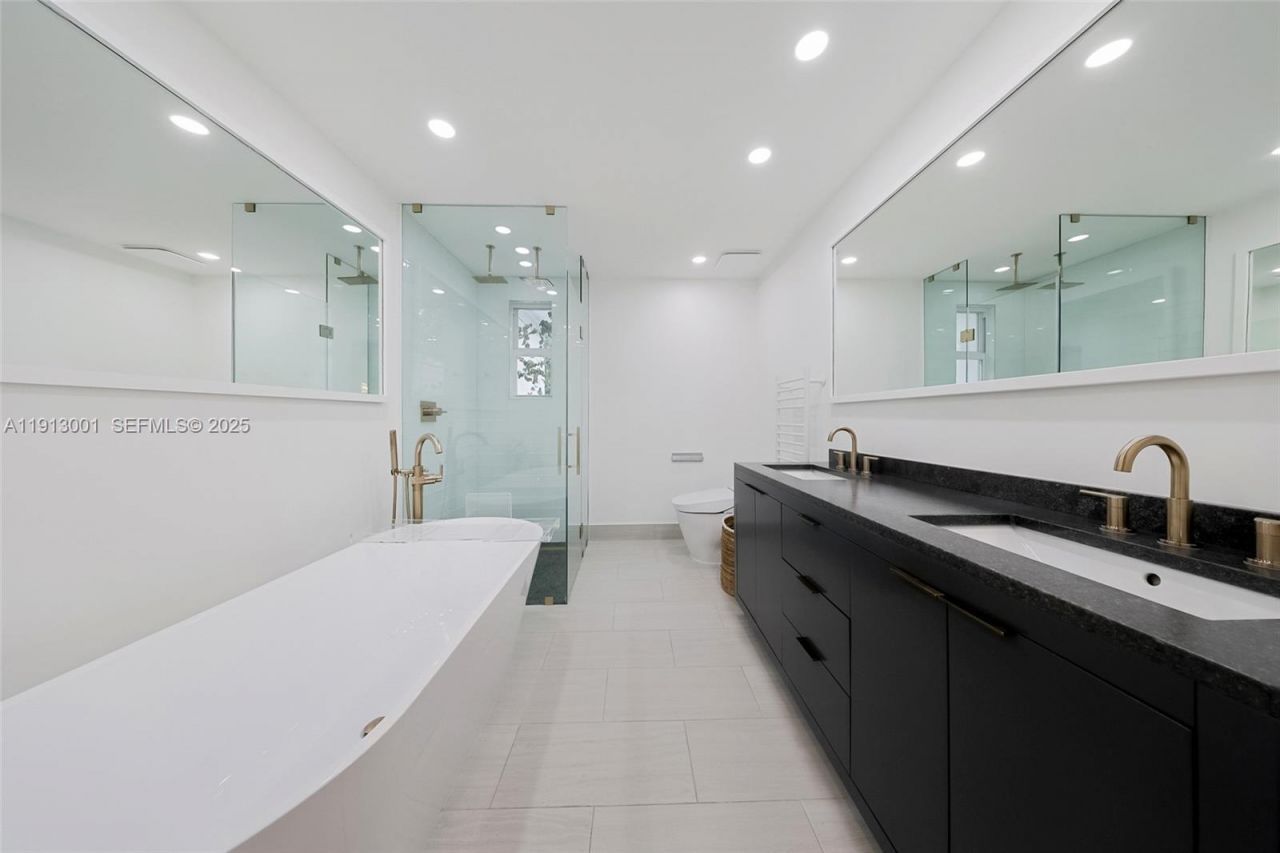 6100 La Gorce Dr, Miami Beach, FL 33140 Photo