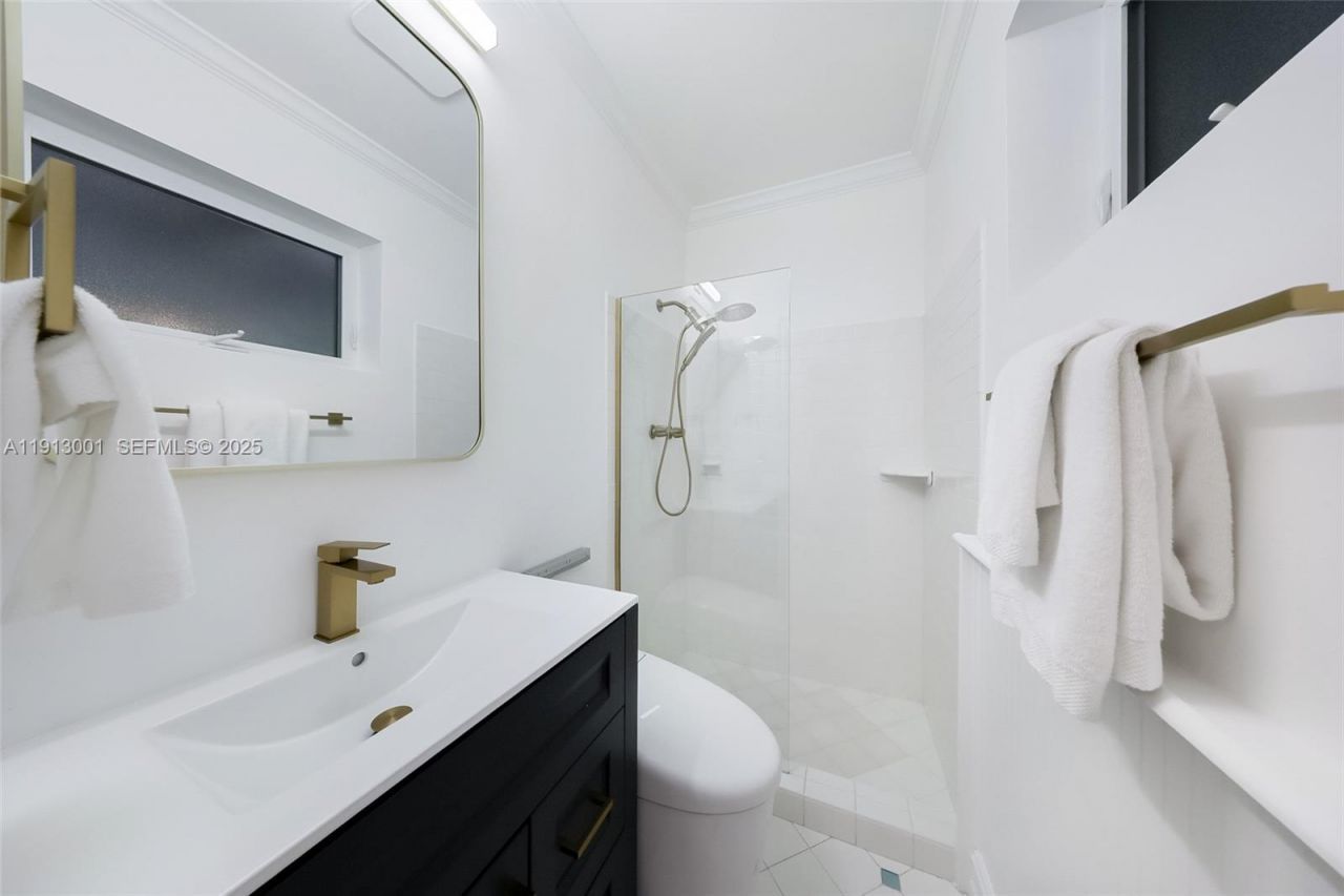 6100 La Gorce Dr, Miami Beach, FL 33140 Photo