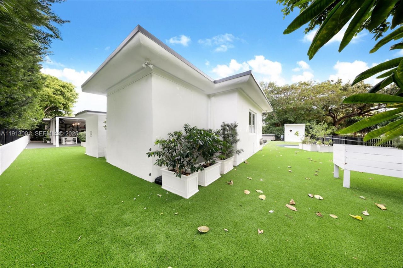 6100 La Gorce Dr, Miami Beach, FL 33140 Photo