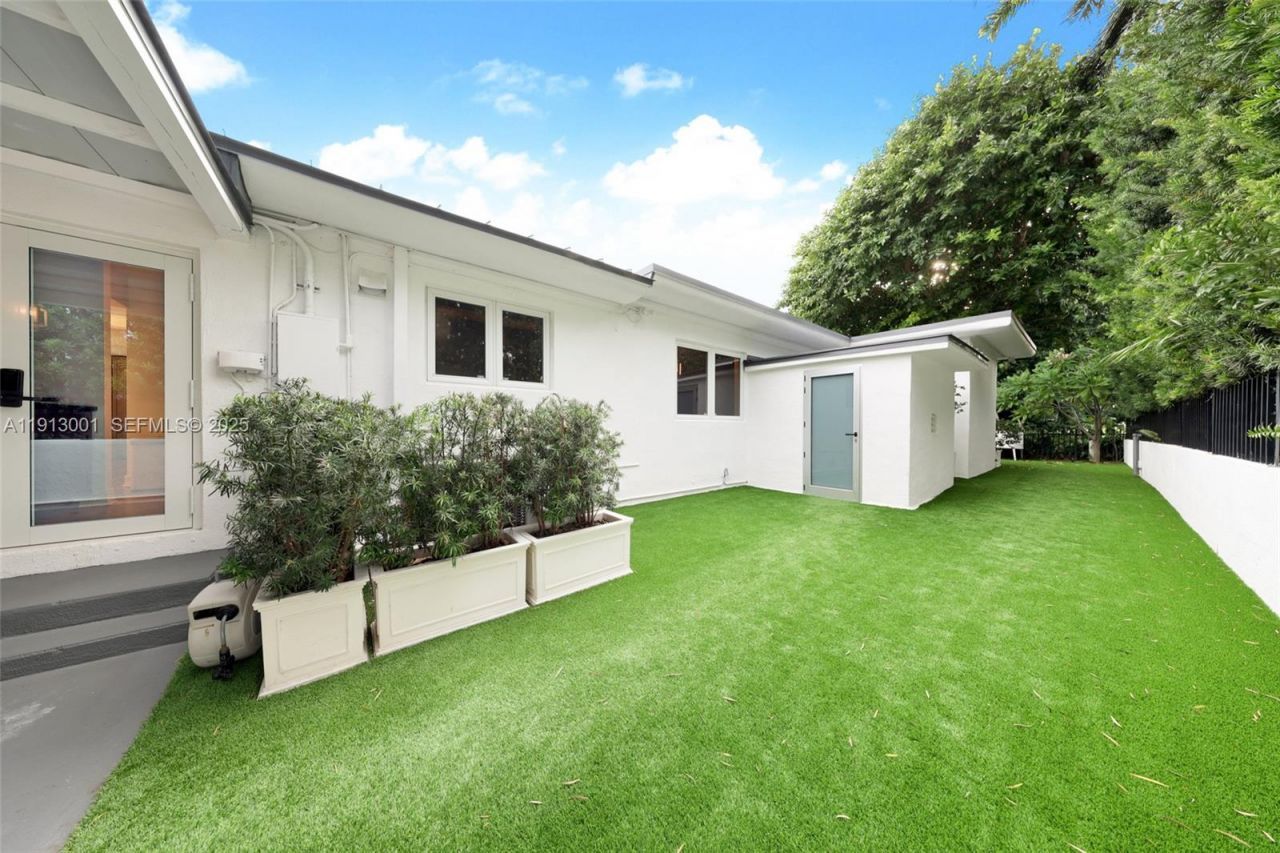 6100 La Gorce Dr, Miami Beach, FL 33140 Photo