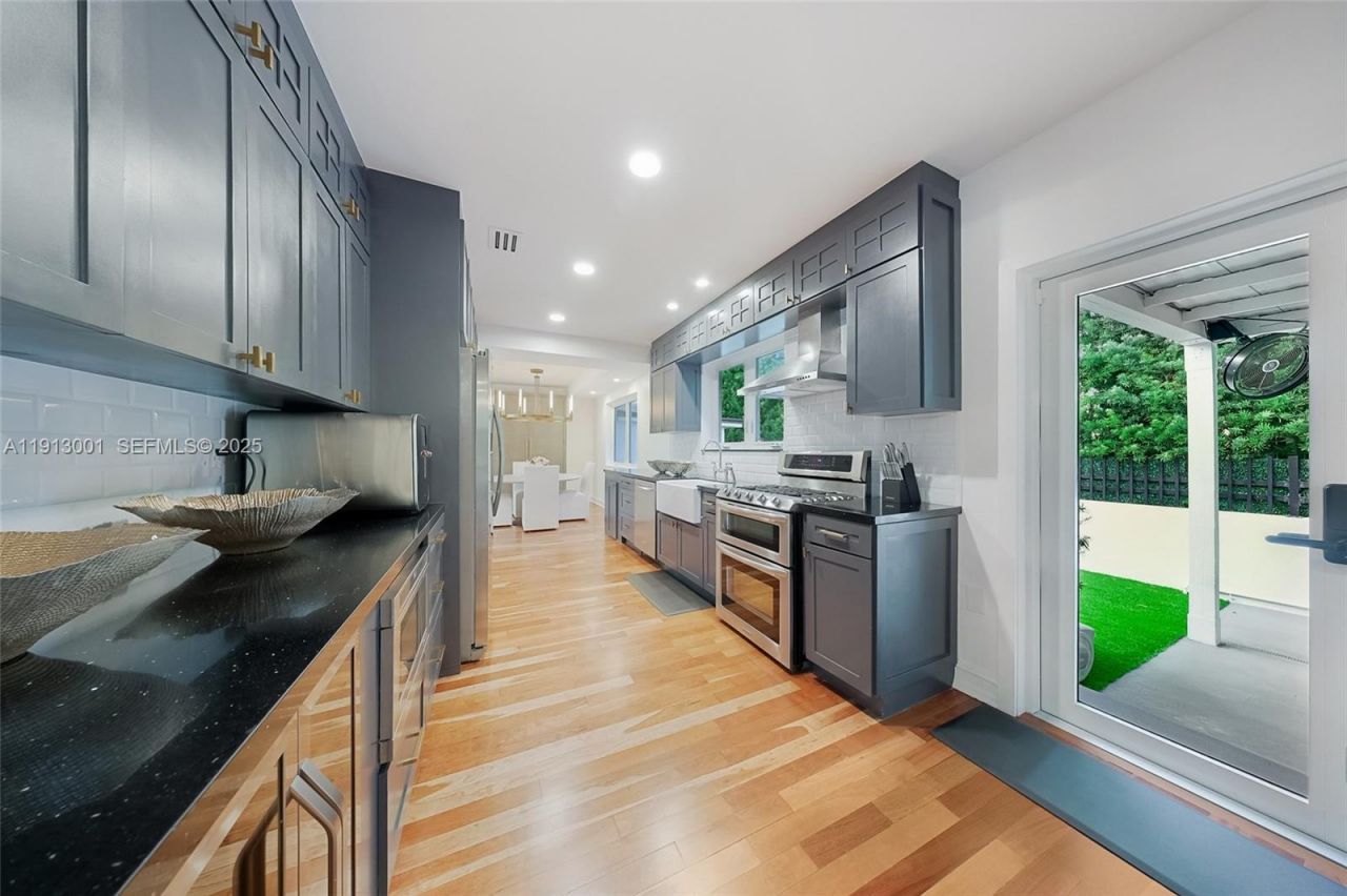 6100 La Gorce Dr, Miami Beach, FL 33140 Photo