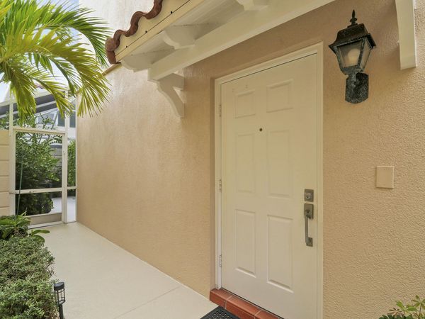 18 Tall Oaks Circle, Tequesta, FL 33469